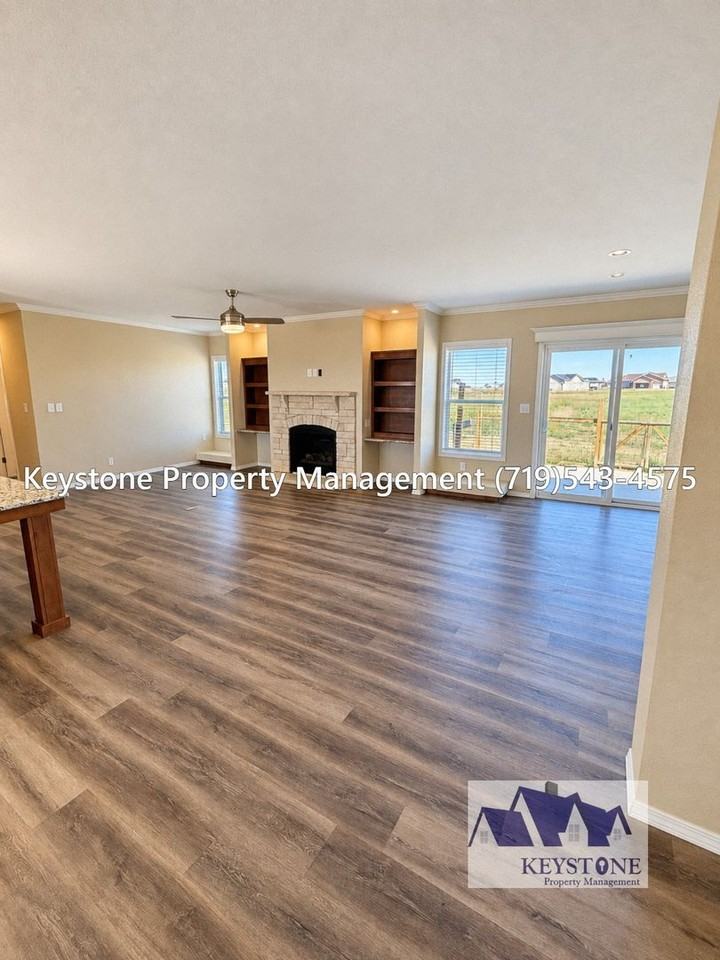 1051 E Platteville Blvd - Photo 4 of 33
