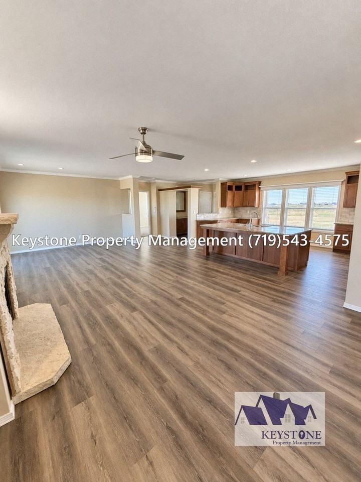 1051 E Platteville Blvd - Photo 6 of 33