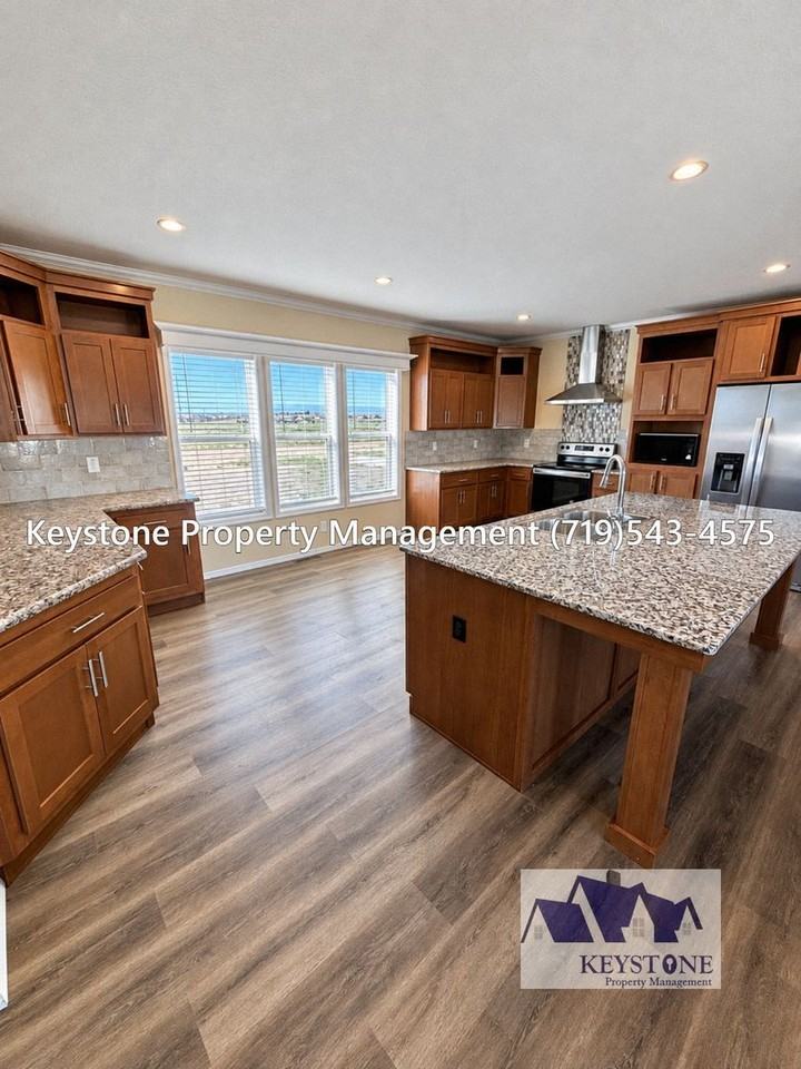 1051 E Platteville Blvd - Photo 7 of 33