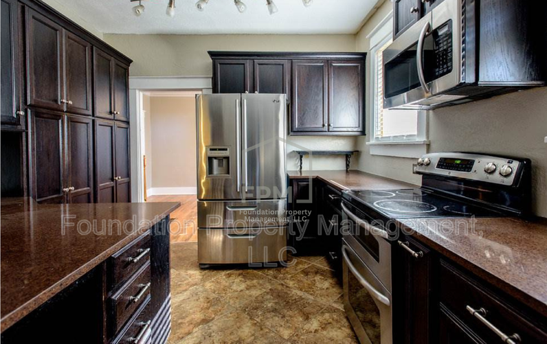 895 N Avalon St - Photo 5 of 21
