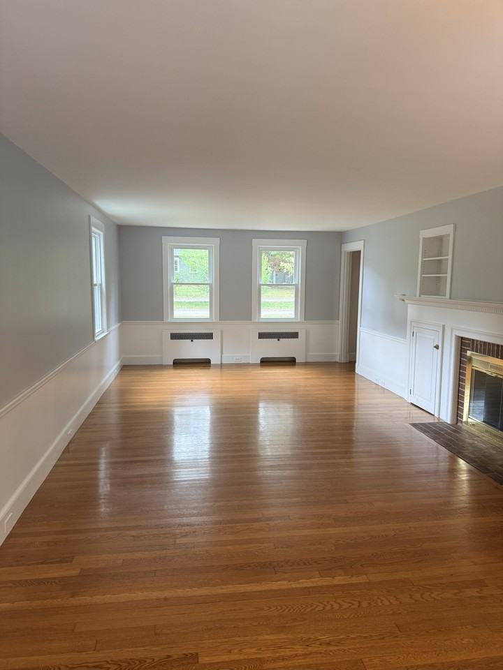 205 Speen St - Photo 4 of 33