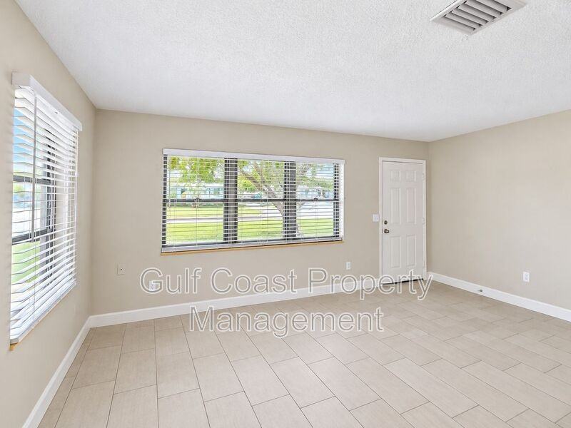 5811 18th St W - Photo 2 of 18