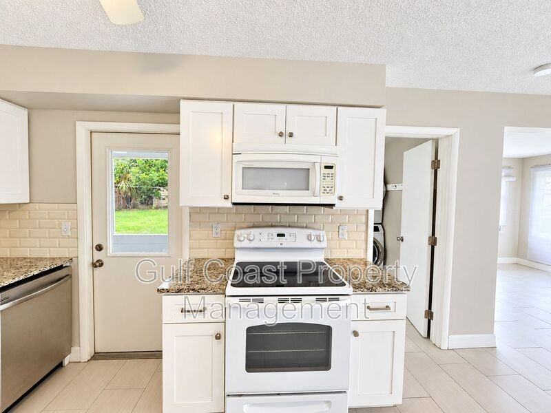 5811 18th St W - Photo 5 of 18