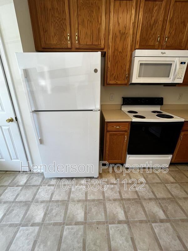 10452 Stokeshill Ct - Photo 5 of 13