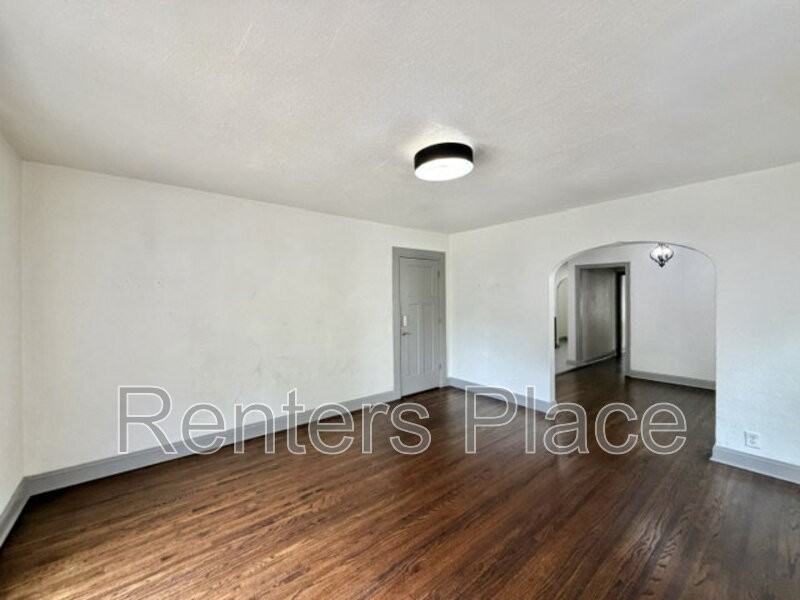 1128 S Rockford Ave #3 - Photo 2 of 11