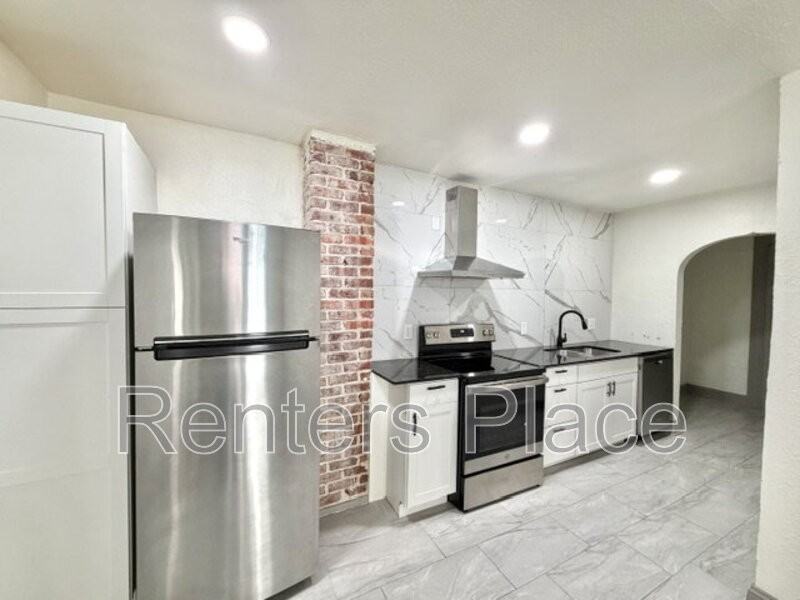 1128 S Rockford Ave #3 - Photo 6 of 11