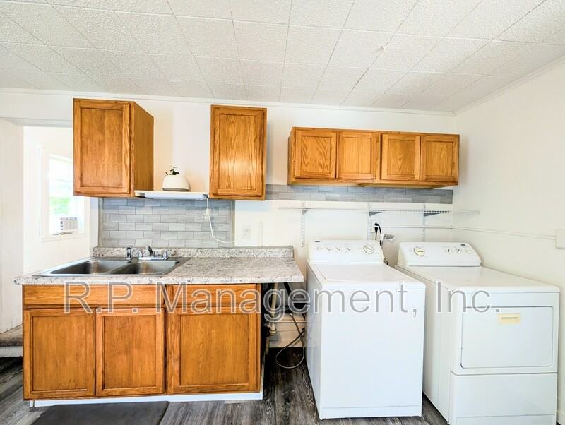 421 Banfil St - Photo 3 of 11