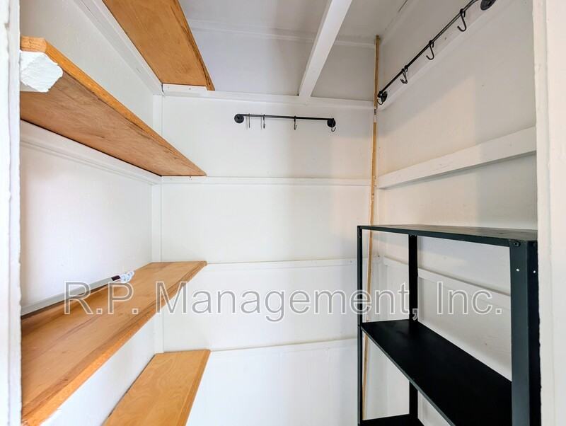 421 Banfil St - Photo 4 of 11