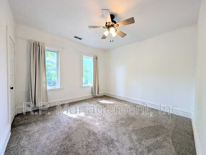 421 Banfil St - Photo 7 of 11
