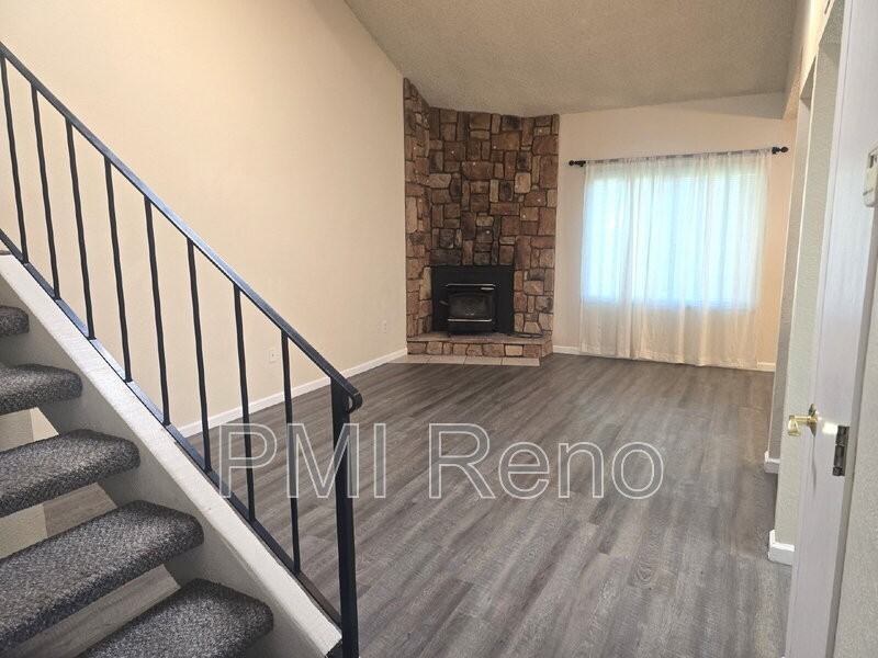 977 Tyler Way - Photo 2 of 18