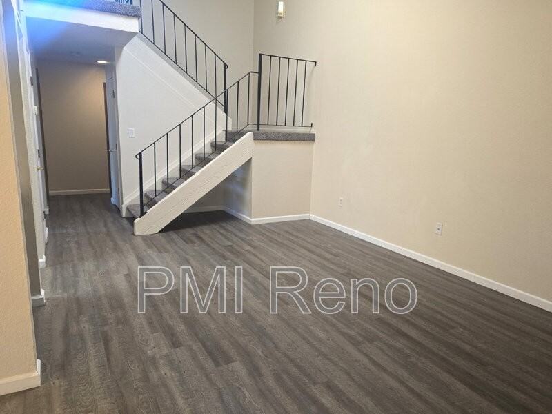 977 Tyler Way - Photo 3 of 18