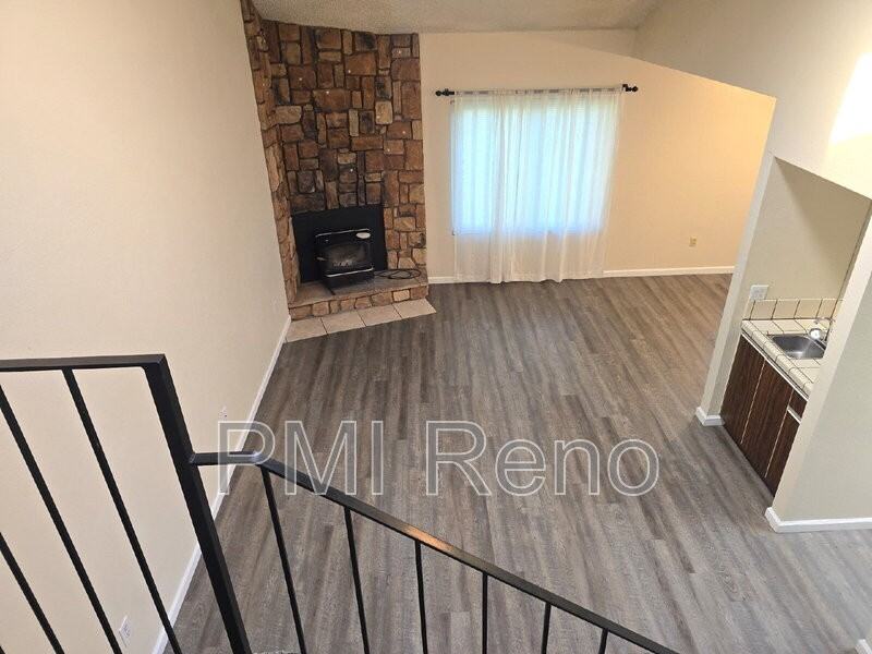 977 Tyler Way - Photo 4 of 18