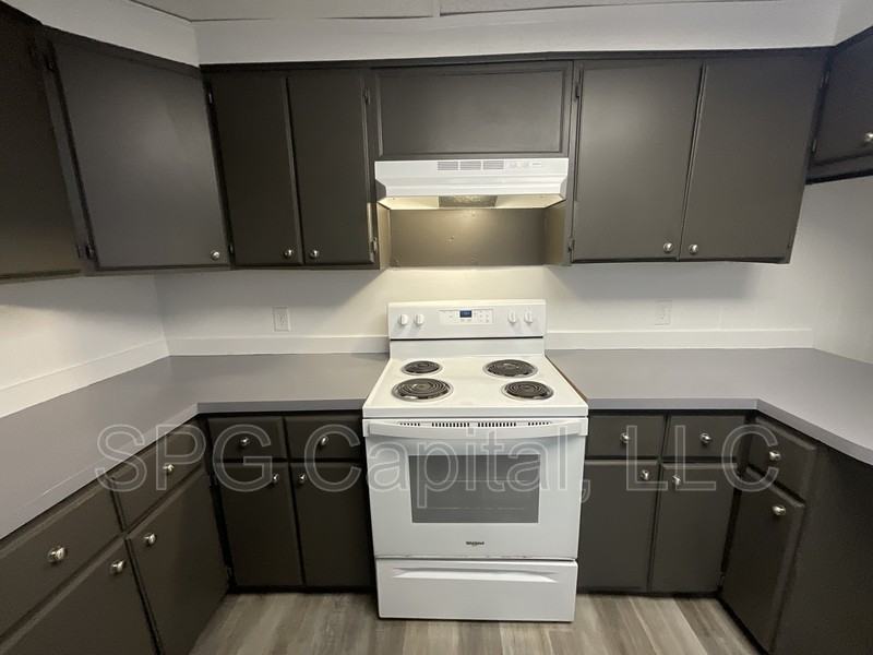 150 Arch St - Photo 4 of 10