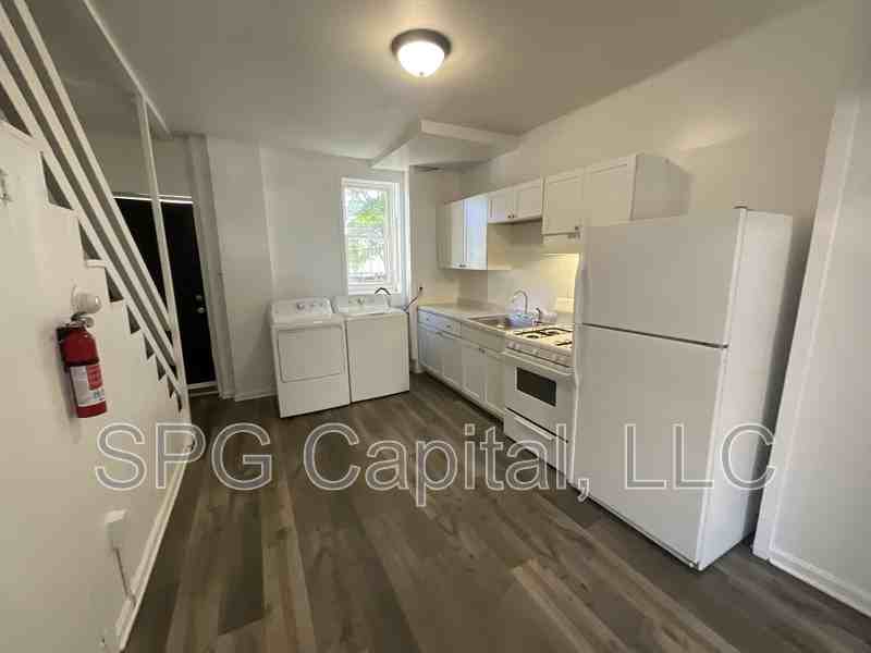 313 S Penn St - Photo 3 of 10