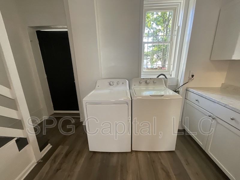 313 S Penn St - Photo 5 of 10