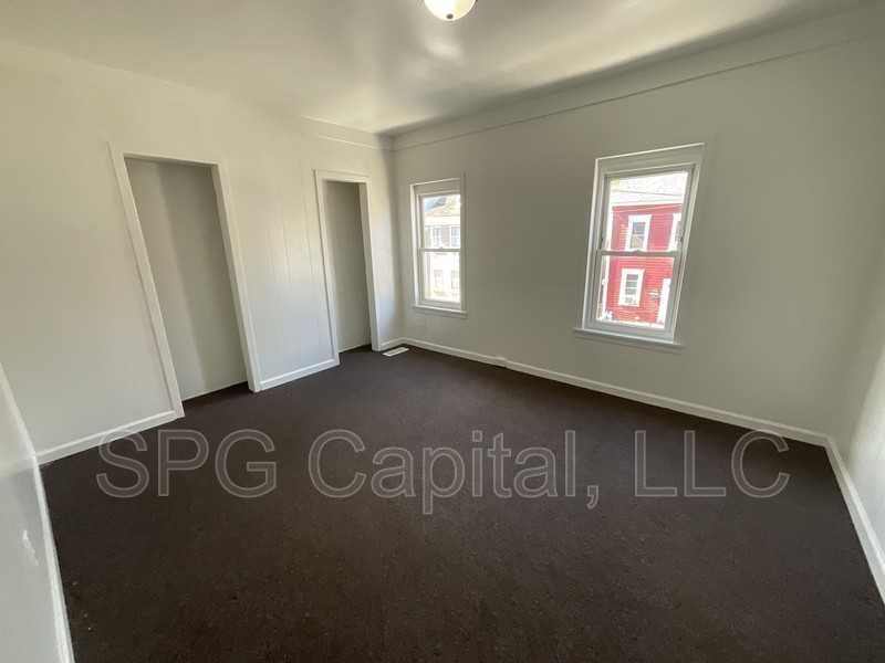 313 S Penn St - Photo 7 of 10