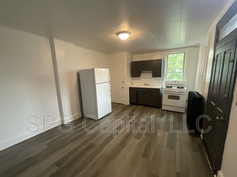 839 E Market St - Photo 2 of 9