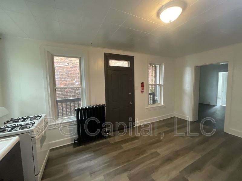 839 E Market St - Photo 3 of 9