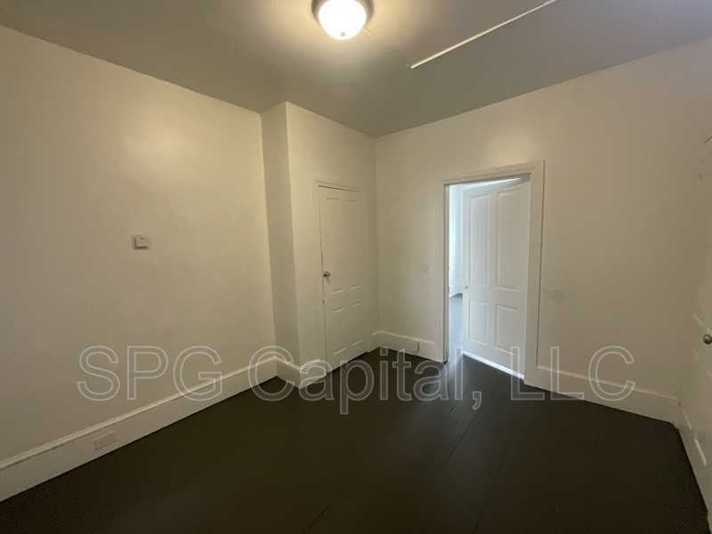 839 E Market St - Photo 4 of 9