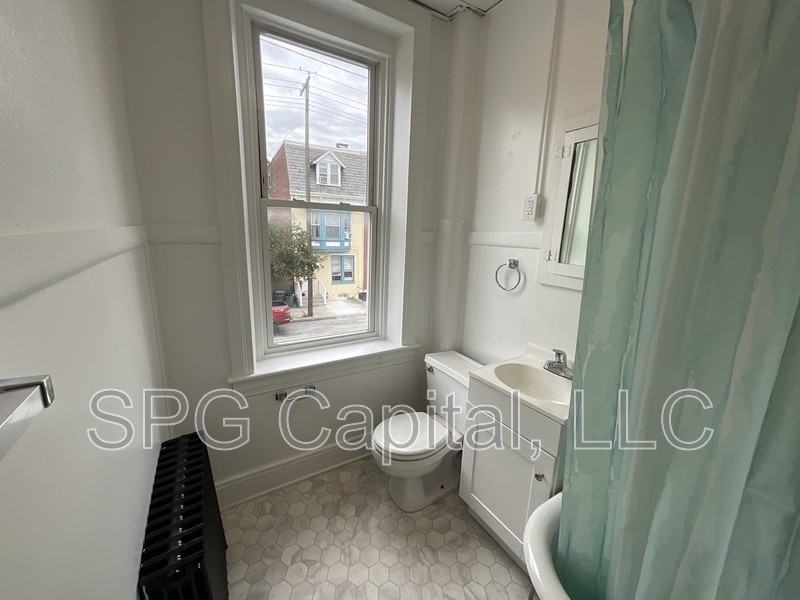 839 E Market St - Photo 5 of 9
