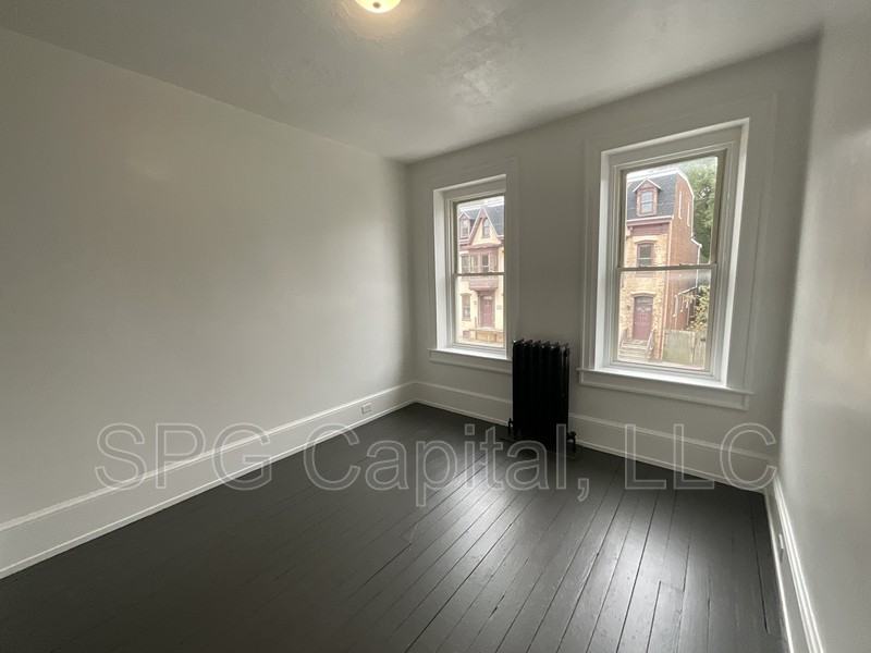 839 E Market St - Photo 6 of 9