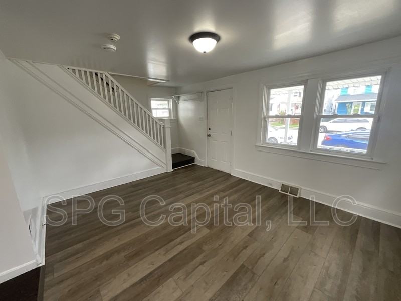 730 S Newberry St - Photo 2 of 10