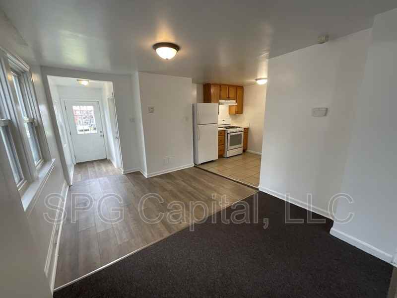 730 S Newberry St - Photo 3 of 10