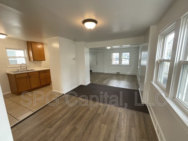 730 S Newberry St - Photo 4 of 10