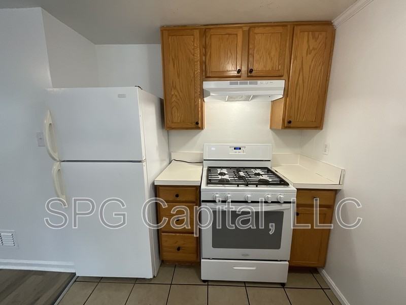 730 S Newberry St - Photo 5 of 10