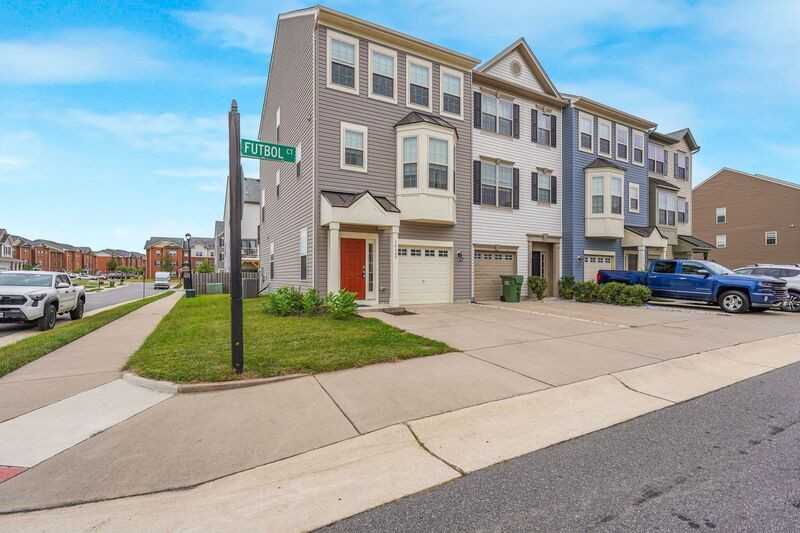 10100 Futbol Ct - Photo 2 of 34