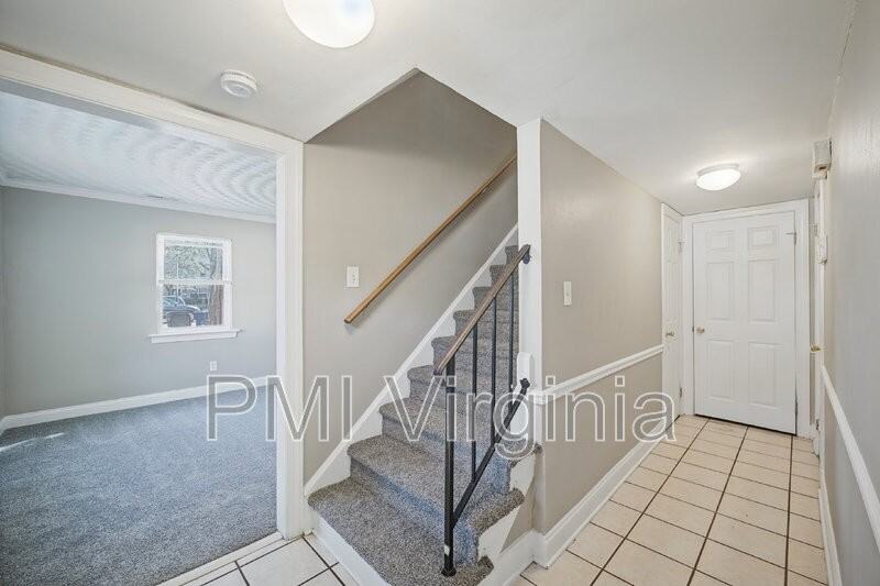 835 N Buckingham Ct - Photo 4 of 35
