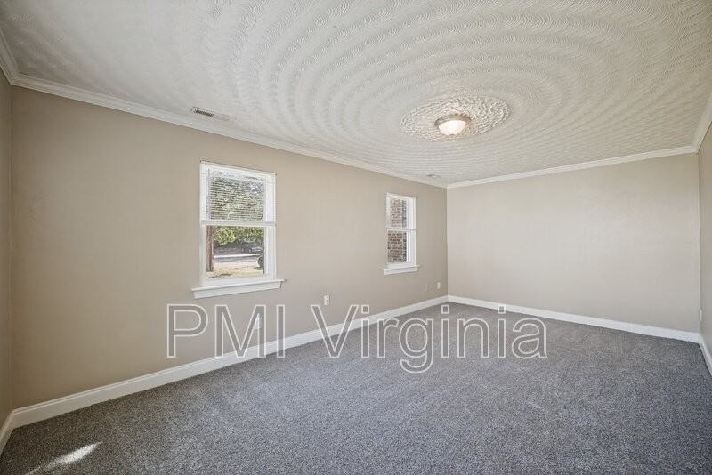 835 N Buckingham Ct - Photo 5 of 35