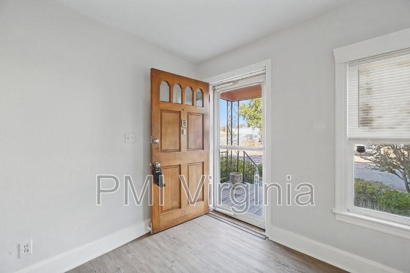 612 46th St - Photo 2 of 20
