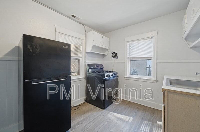612 46th St - Photo 6 of 20