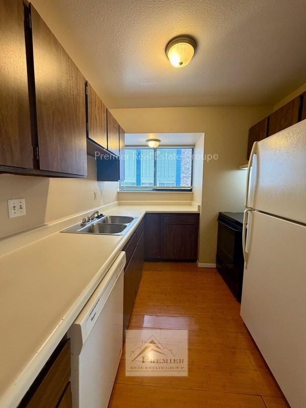 1025 Holli Springs Ln - Photo 3 of 8