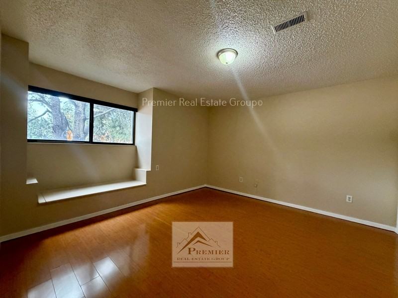 1025 Holli Springs Ln - Photo 6 of 8