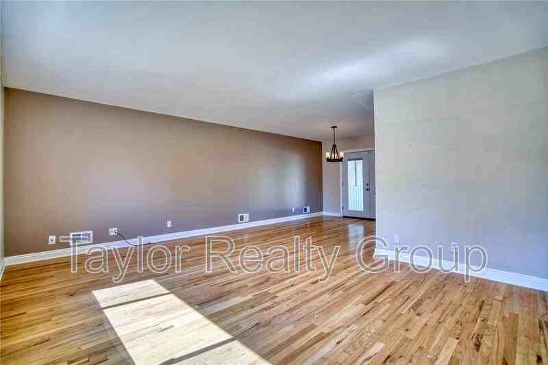 10469 Ronald Ln - Photo 2 of 20