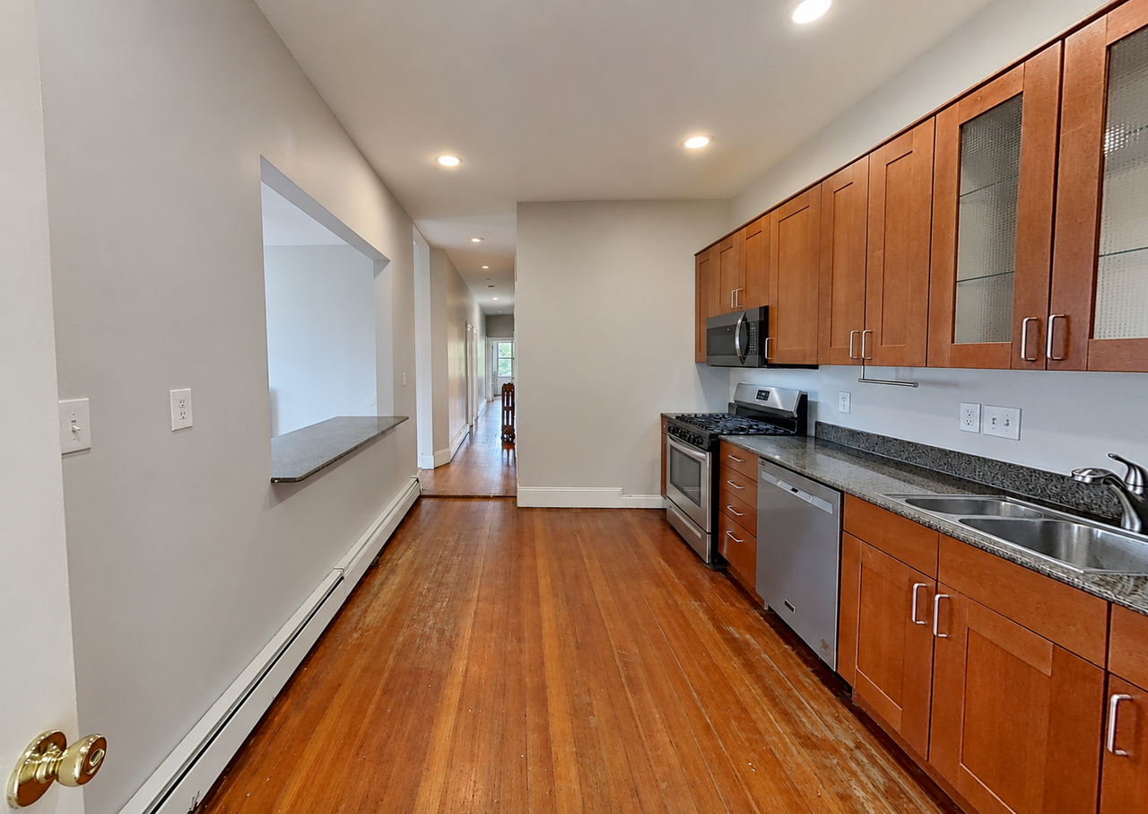 1526 Tremont St #3 - Photo 5 of 11