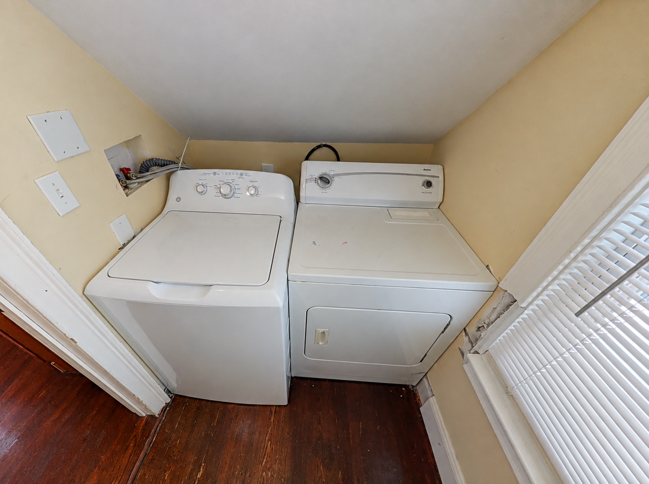 81 Hillside St #1 - Photo 5 of 10