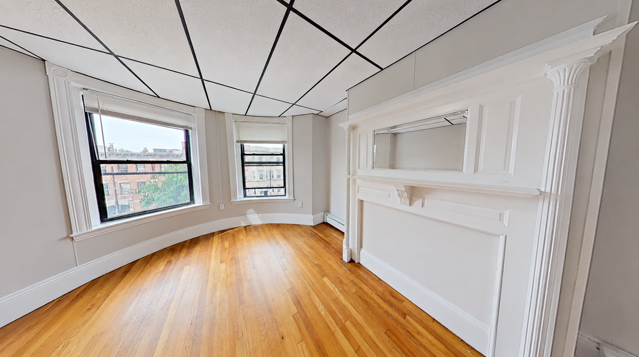 882 Huntington Ave #3 - Photo 3 of 10