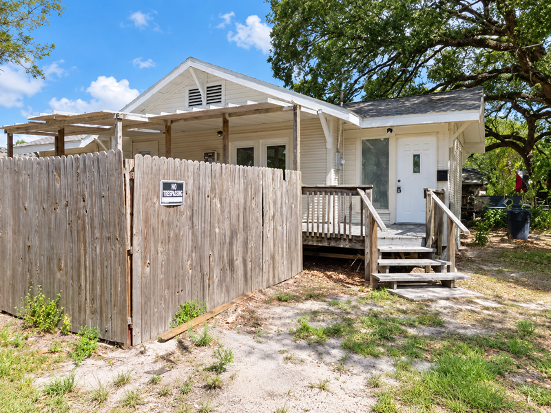 7704 N Huntley Ave - Photo 3 of 29