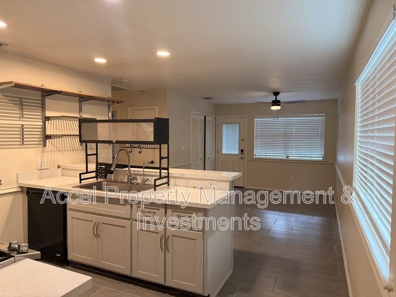 4701 N 6th St - Photo 4 of 23