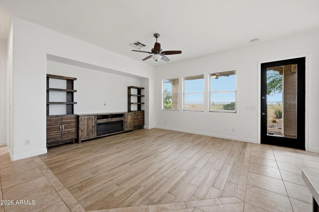 18110 W Paseo Way - Photo 4 of 33