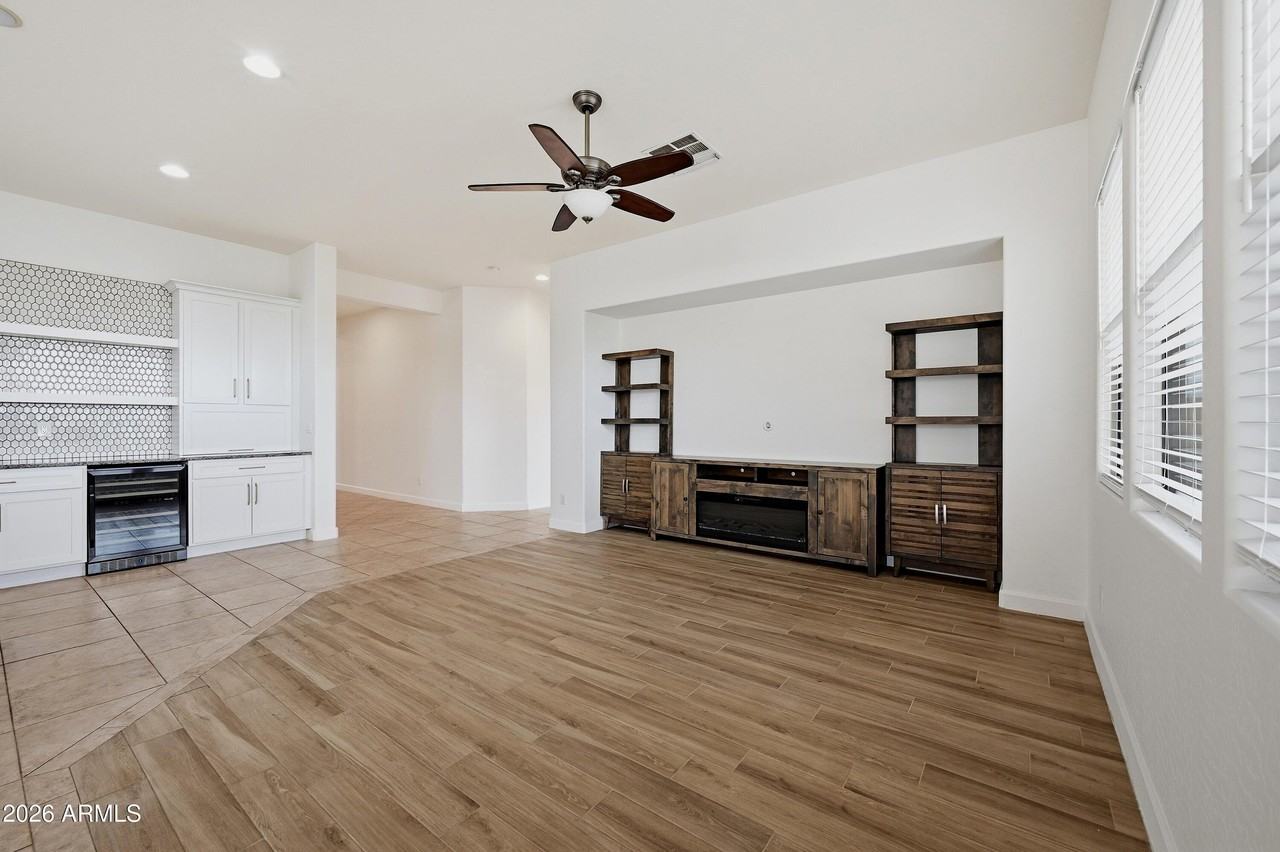18110 W Paseo Way - Photo 5 of 33