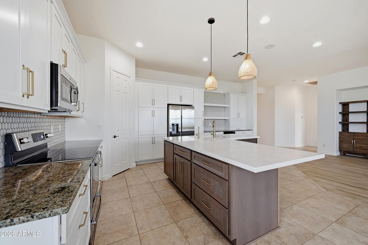 18110 W Paseo Way - Photo 7 of 33