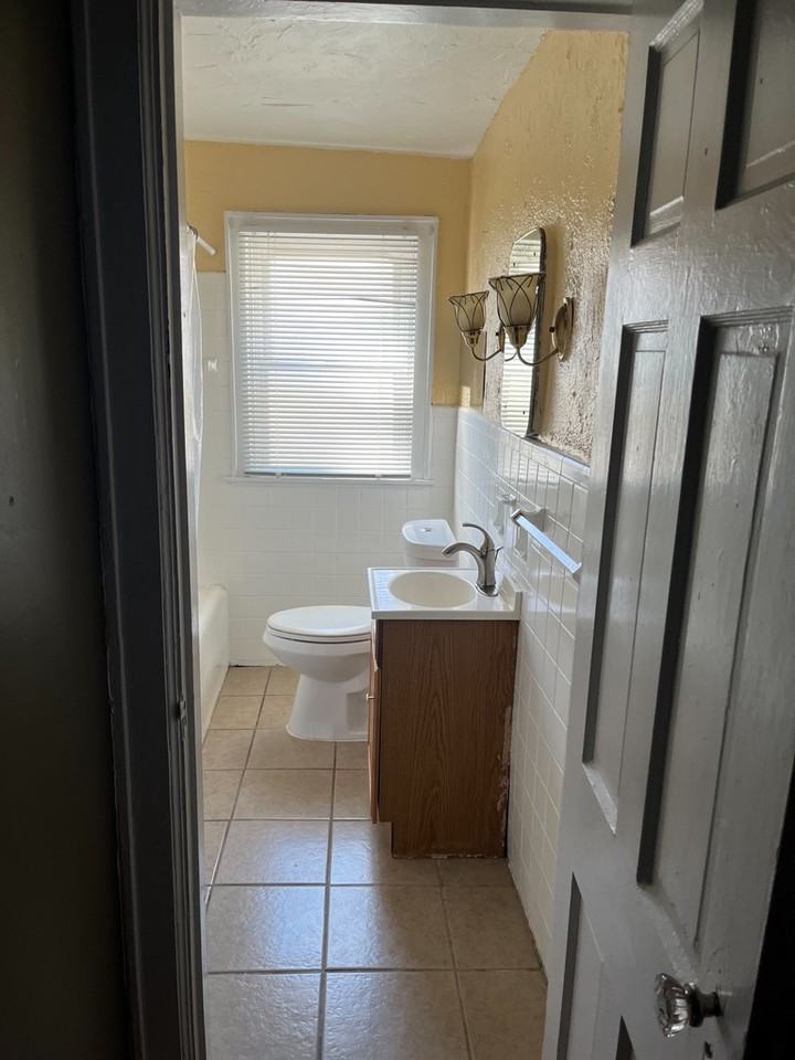 3001 Bellewood Ave #1 - Photo 7 of 9