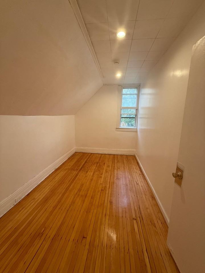 11 Troy St #3 - Photo 6 of 12