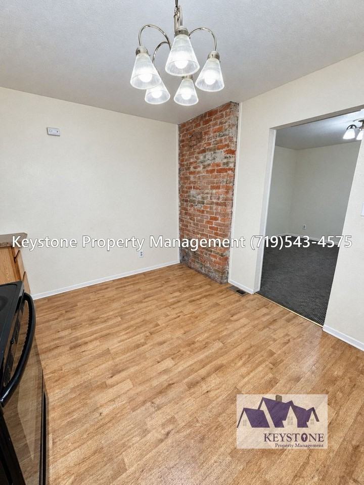 420 W 10th St #1 - Photo 5 of 9