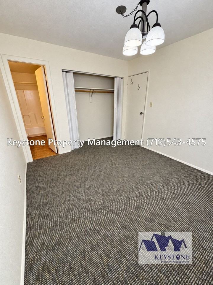 420 W 10th St #1 - Photo 7 of 9