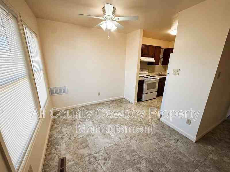 212 Norma Ct - Photo 3 of 10